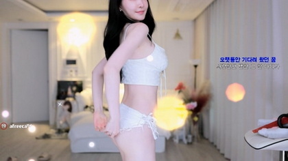 FC2-PPV-4631897 ★Bonus: Uncensored and vaginal camera ♀140 Beautiful face, slender, highly sensitive, charming, and with a good smile, Kuro-chan has creampie sex! Don't cum yet, just thrust more! The man is flustered by her pleas.