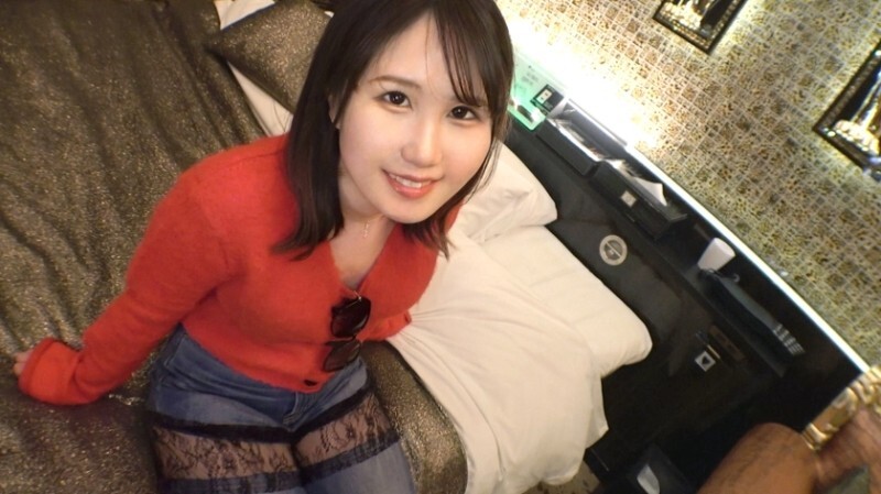 SIRO-5467 "She may have a baby face, but inside she's a mature, sexy nurse. She's also active as an erotic streamer, and now she's finally having sex in front of the camera! She's got a melting face as she sucks dick, and cums aft