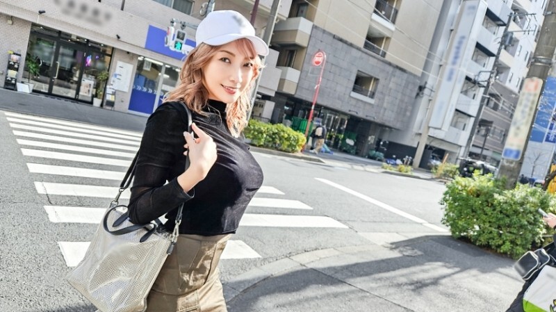 MUKC-102 Cosplayer Shizukutsuki Kokoro Sakura, who makes passive otaku men feel good with a smile, takes their virginity and makes them squirt